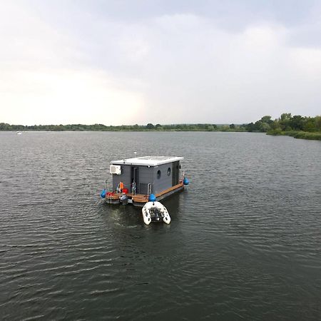 Houseboat Water Boy Apartament Plywajacy Dom Na Wodzie Lodz Uraz  Zewnętrze zdjęcie