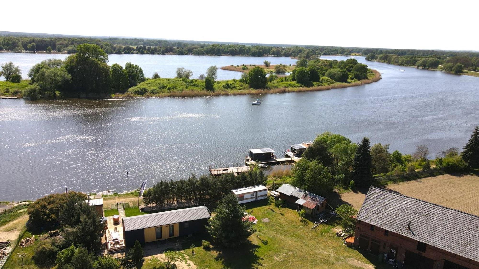 Houseboat Water Boy Apartament Plywajacy Dom Na Wodzie Lodz Uraz  Zewnętrze zdjęcie