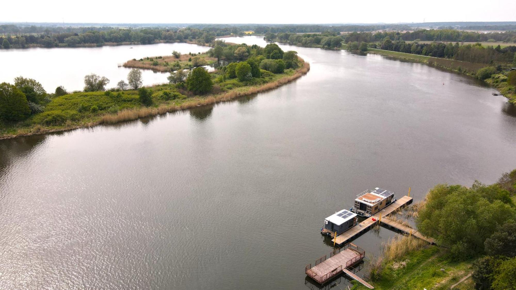Houseboat Water Boy Apartament Plywajacy Dom Na Wodzie Lodz Uraz  Zewnętrze zdjęcie
